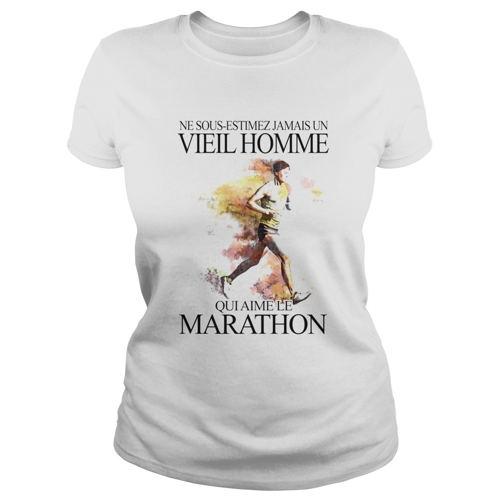 Ne sous estimez jamais un vieil homme qui aime le marathon art  Classic Ladies