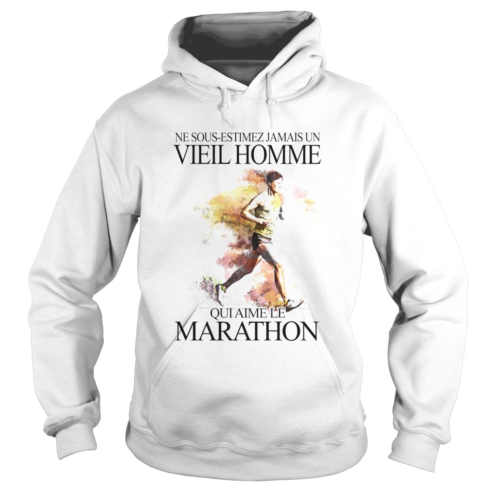 Ne sous estimez jamais un vieil homme qui aime le marathon art  Hoodie