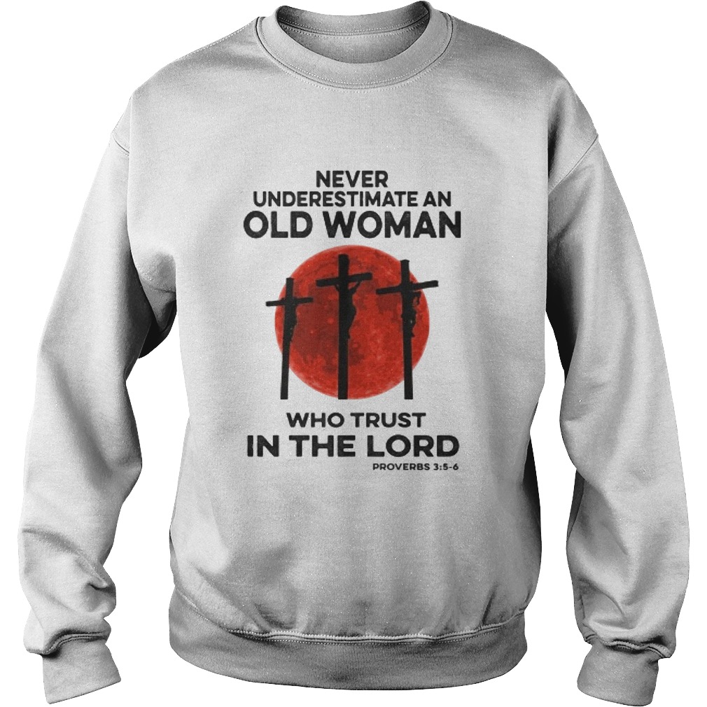 Never underestimate an old woman who trust in the lord  Sweatshirt