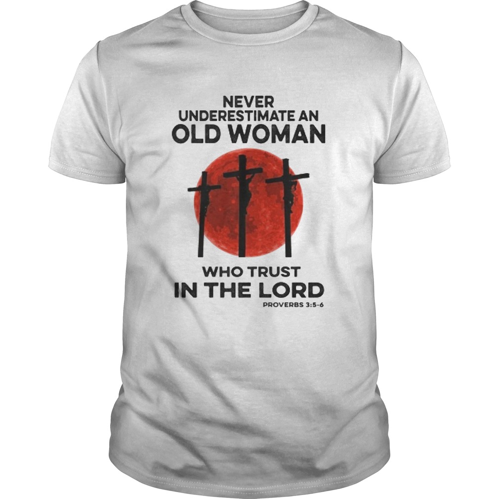 Never underestimate an old woman who trust in the lord shirt