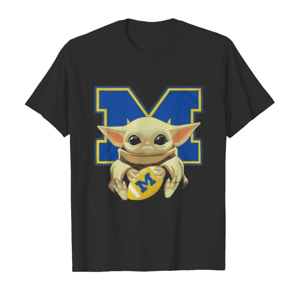 Yoda Baby hug Wolverines  Classic Men's T-shirt