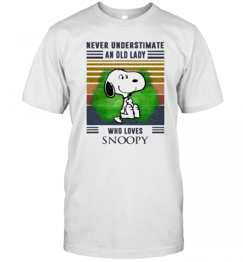 Never Underestimate An Old Lady Who Loves Snoopy Vintage Retro T-Shirt