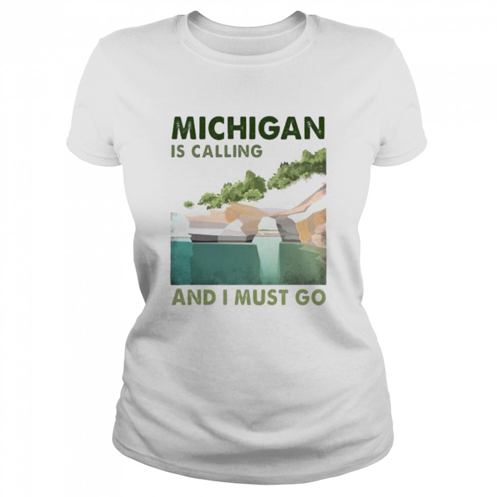 Michigan is calling and i must go vintage  Classic Women's T-shirt