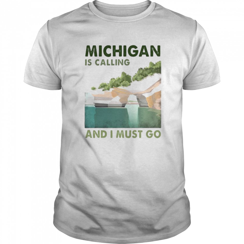 Michigan is calling and i must go vintage  Classic Men's T-shirt