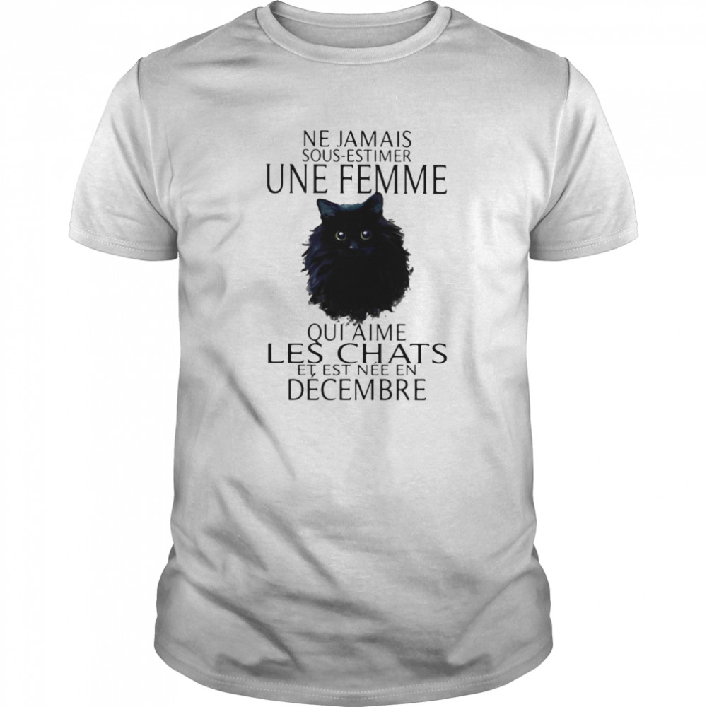 Ne jamais sous estimers une femme qui aime les chats et est nee en decembre shirt