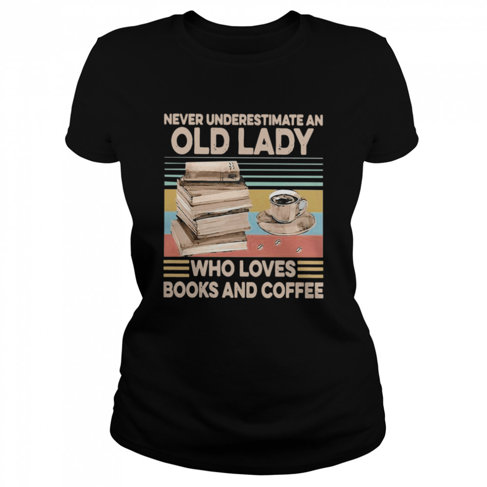 Never Underestimate An Old Lady Who Loves Books And Coffee Vintage  Classic Women's T-shirt