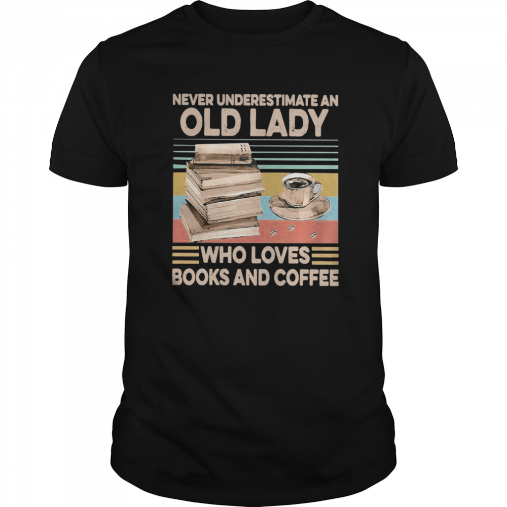 Never Underestimate An Old Lady Who Loves Books And Coffee Vintage  Classic Men's T-shirt