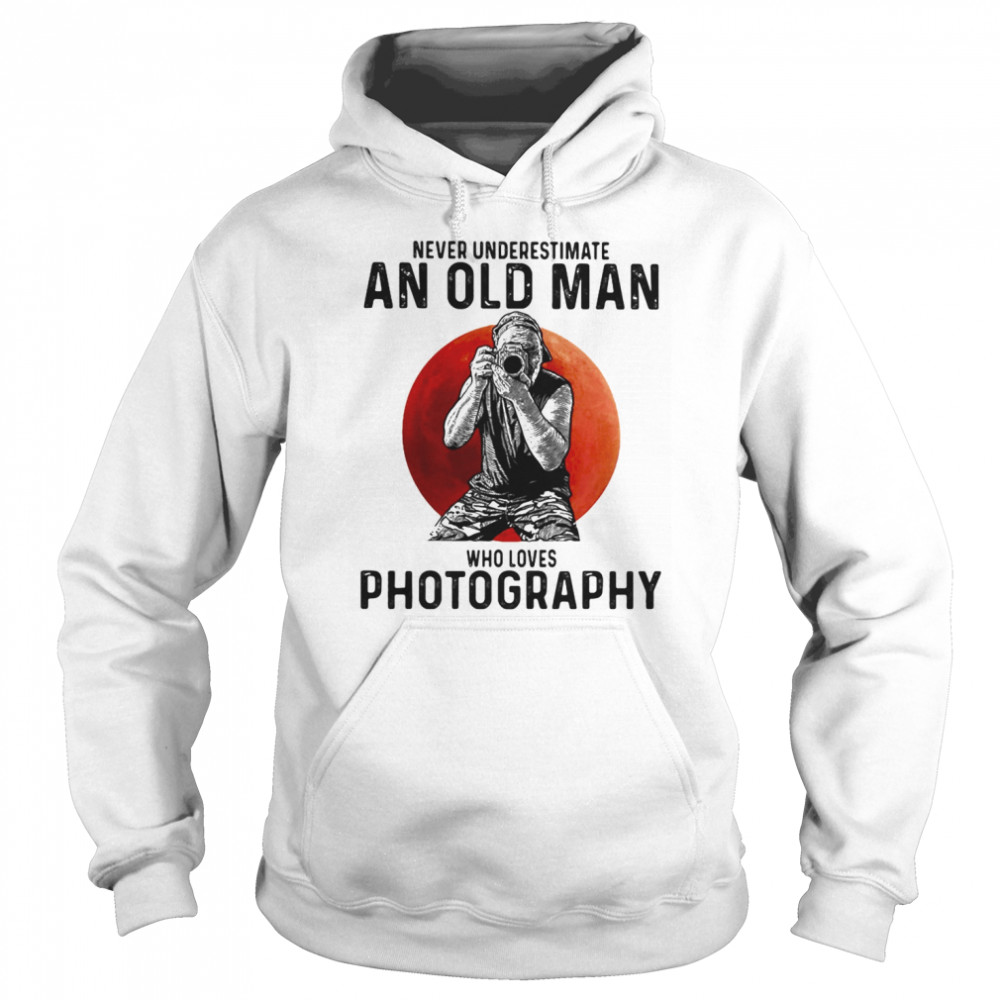 Never underestimate an old man who loves photography sunset  Unisex Hoodie