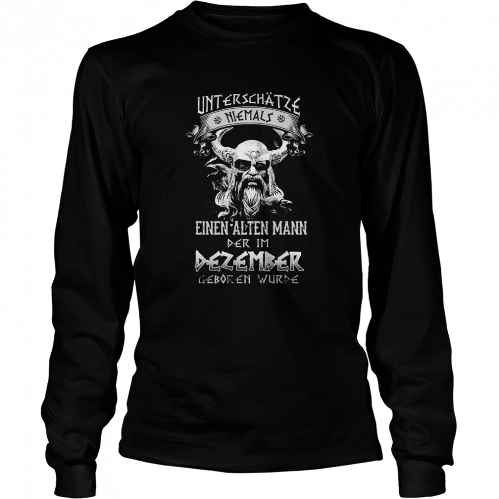 Unterschatze Niemals Einen Alten Mann Der Im Dezember Geboren Wurde  Long Sleeved T-shirt