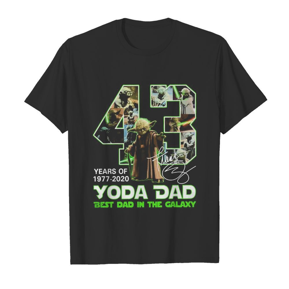 Yoda Dad 43 years of 1977 2020 best Dad in the Galaxy signature shirt