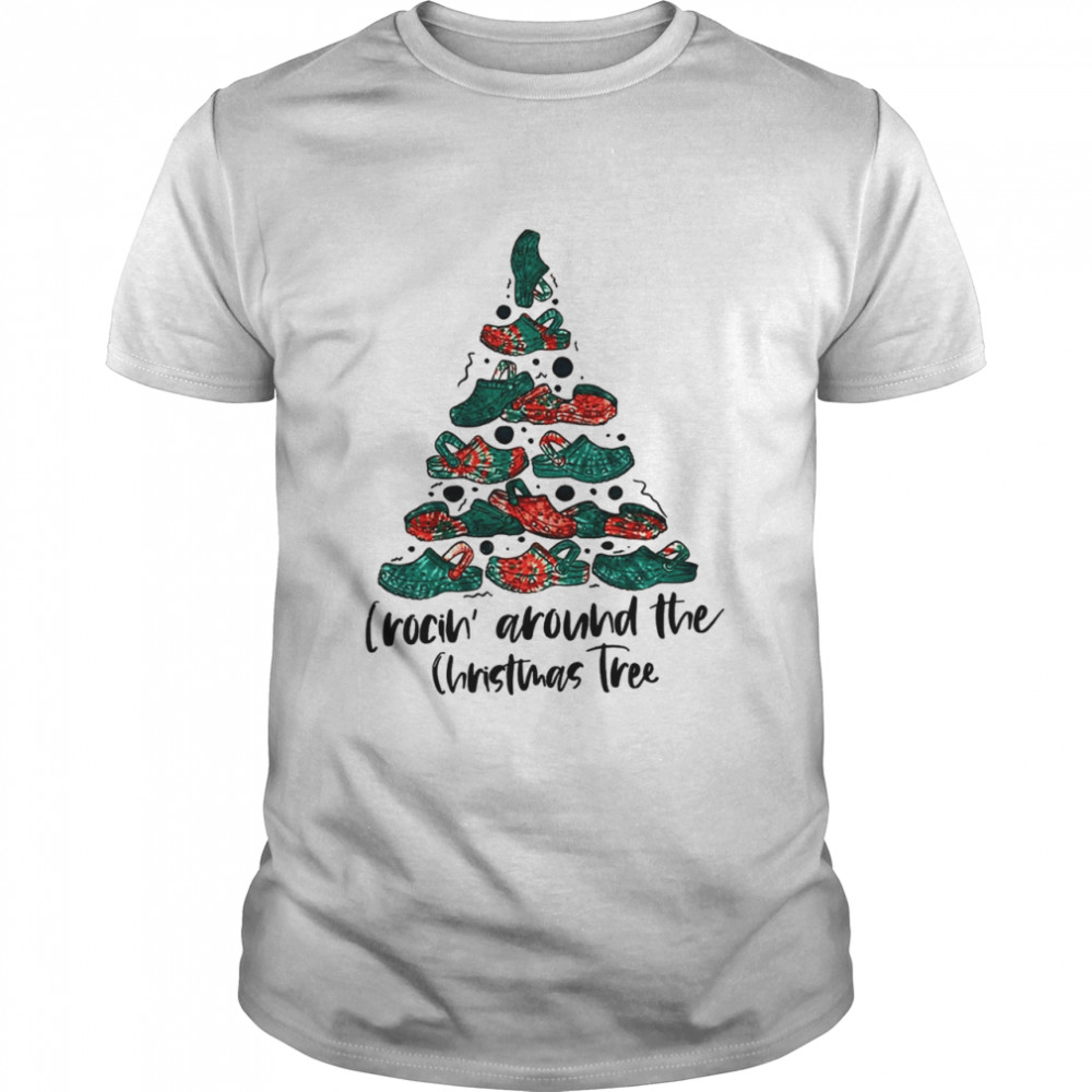 Crocin around the Christmas tree  Classic Men's T-shirt